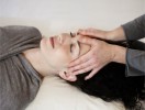 CranioSacrale Therapie-Behandlung des Stirnlappens/Frontales Abheben